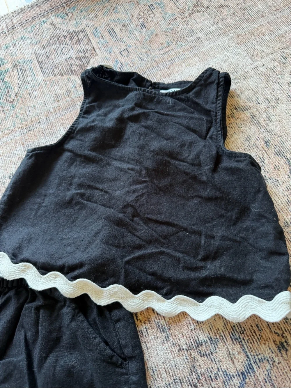 Old Navy Linen Blend Black Tank & Shorts Set with Cream Scallop Trim